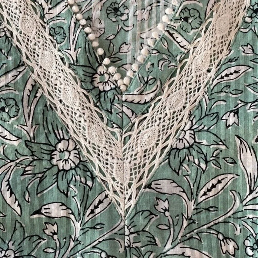 Loft Spring Bloom Lacy Ruffle Peplum Top Floral Flutter Cap Sleeve V-Neck - Picture 14 of 15